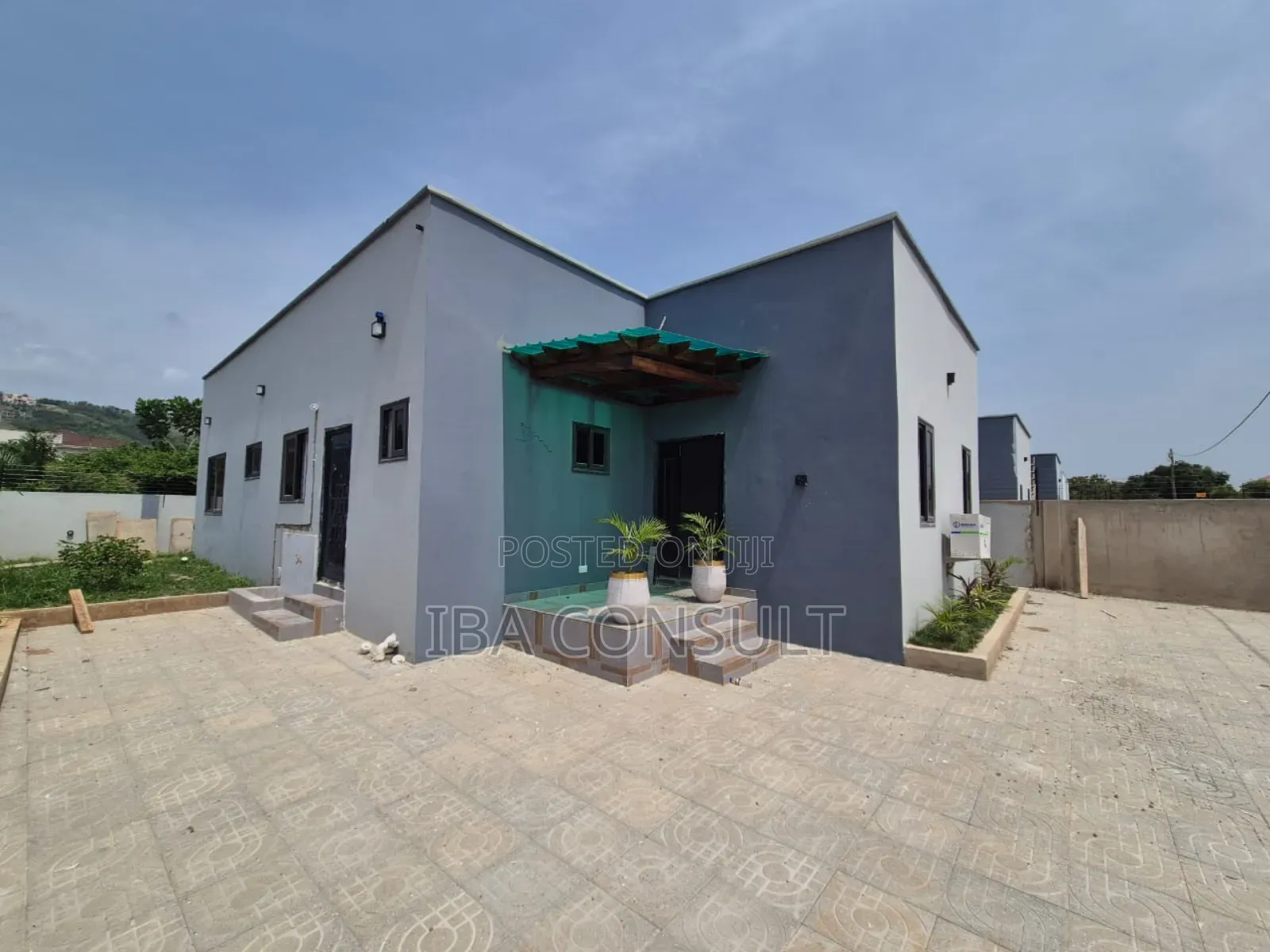 3bdrm Townhouse/Terrace in Ayi Mensah, Oyarifa for sale