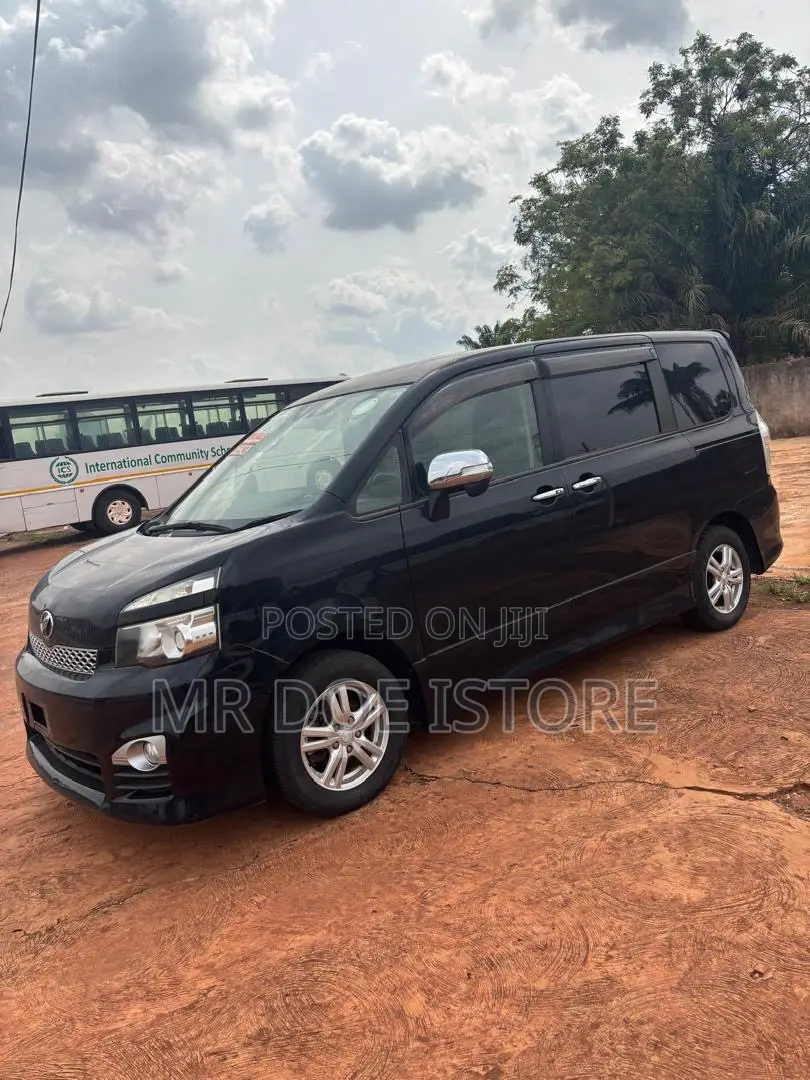 Toyota Voxy 2012 Black