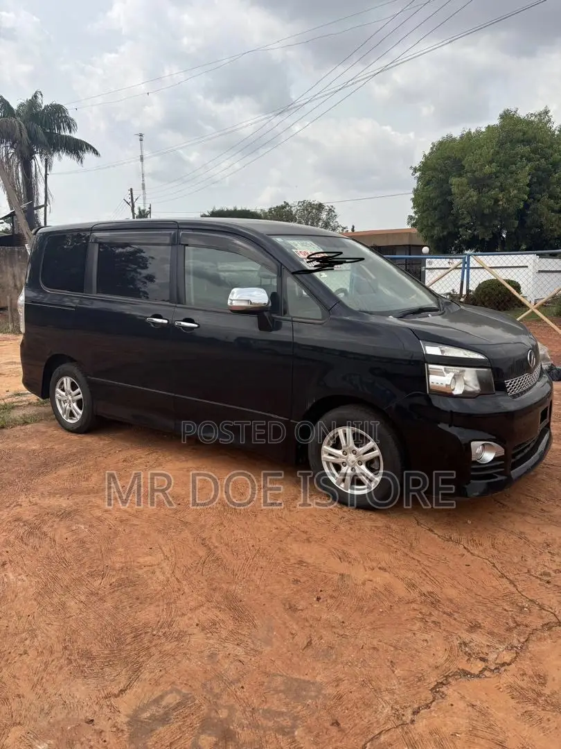 Toyota Voxy 2012 Black