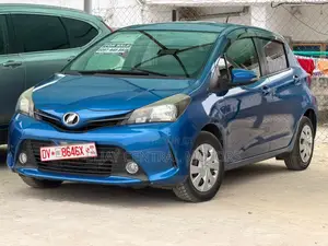 Toyota Vitz 1.0 FWD 5dr 2016 Blue