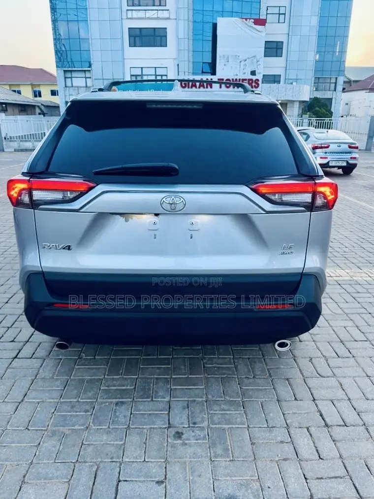 Toyota RAV4 LE 2022 Gray