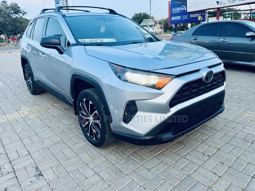 Toyota RAV4 LE 2022 Gray