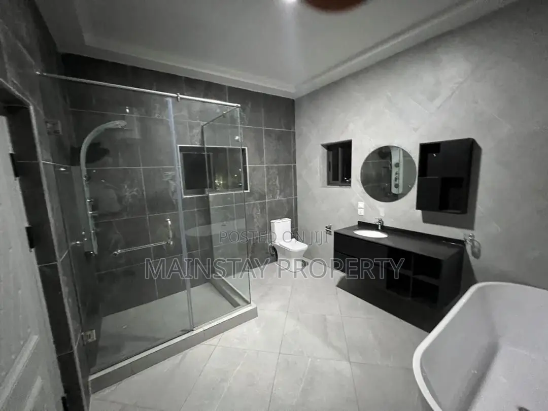 5bdrm House in Mainstay Estates, Achimota for sale