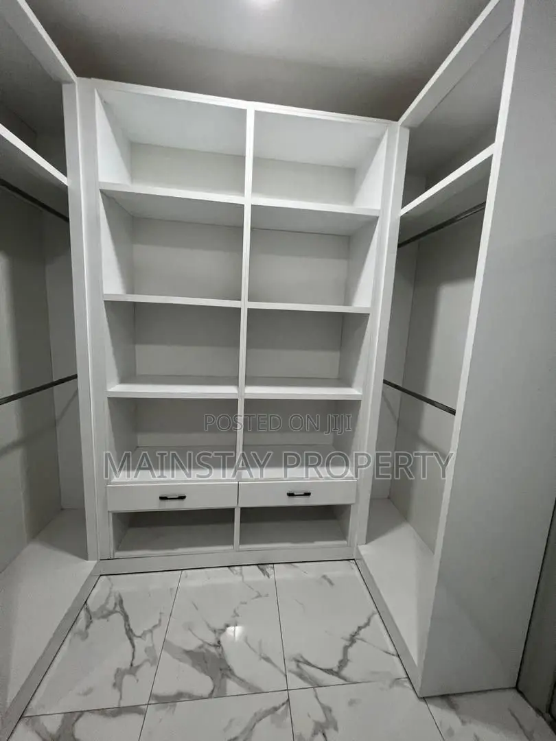 5bdrm House in Mainstay Estates, Achimota for sale