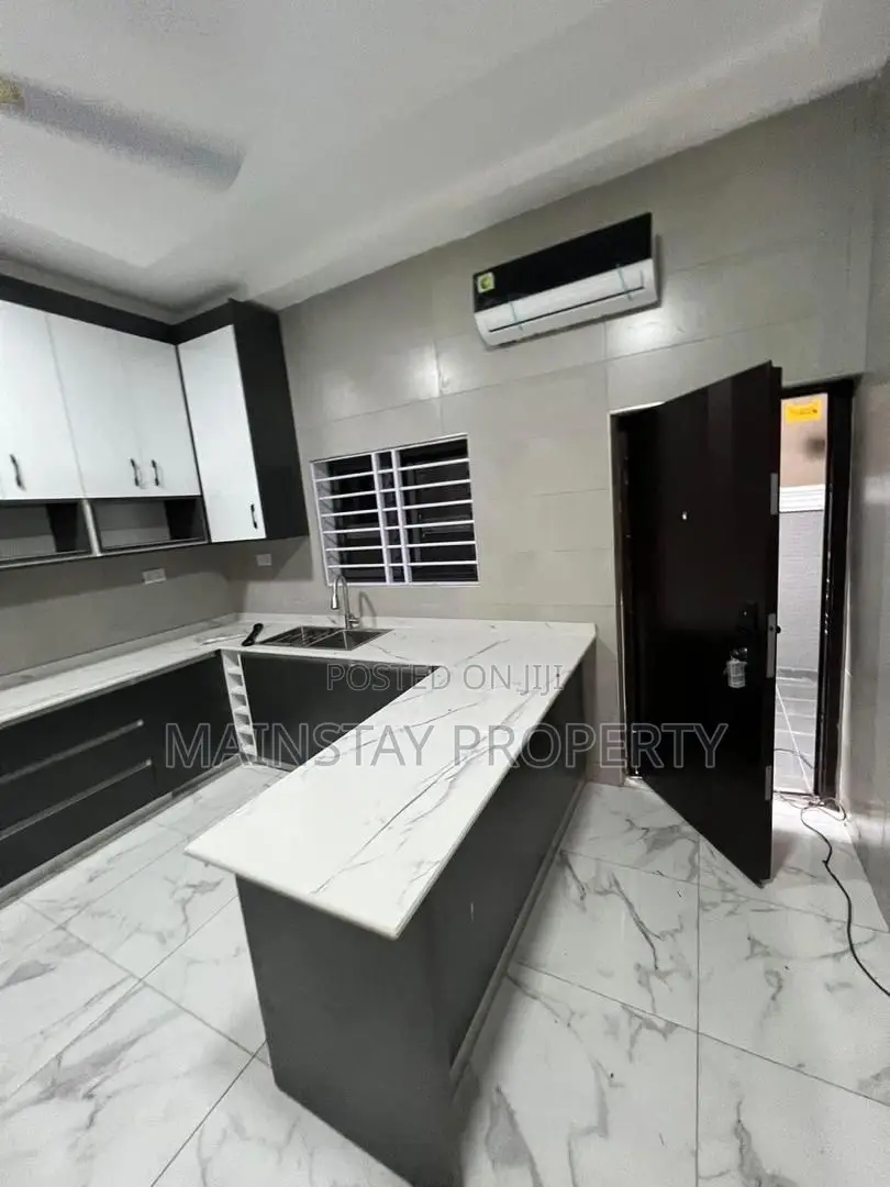 5bdrm House in Mainstay Estates, Achimota for sale