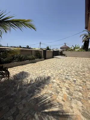 5bdrm House in Old Barrier Scc, Accra Metropolitan for sale