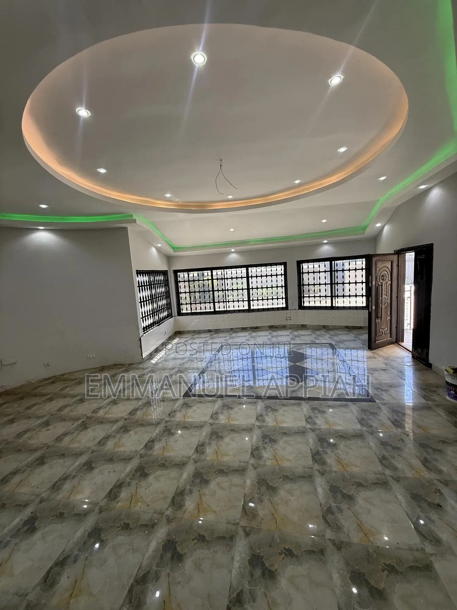 5bdrm House in Old Barrier Scc, Accra Metropolitan for sale