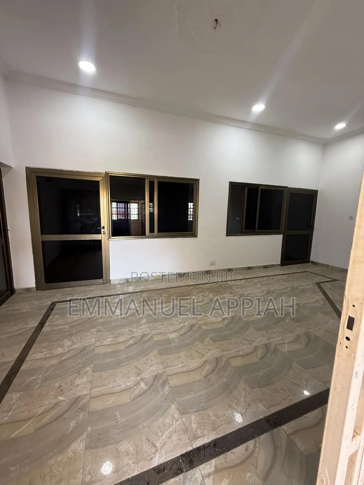 5bdrm House in Old Barrier Scc, Accra Metropolitan for sale