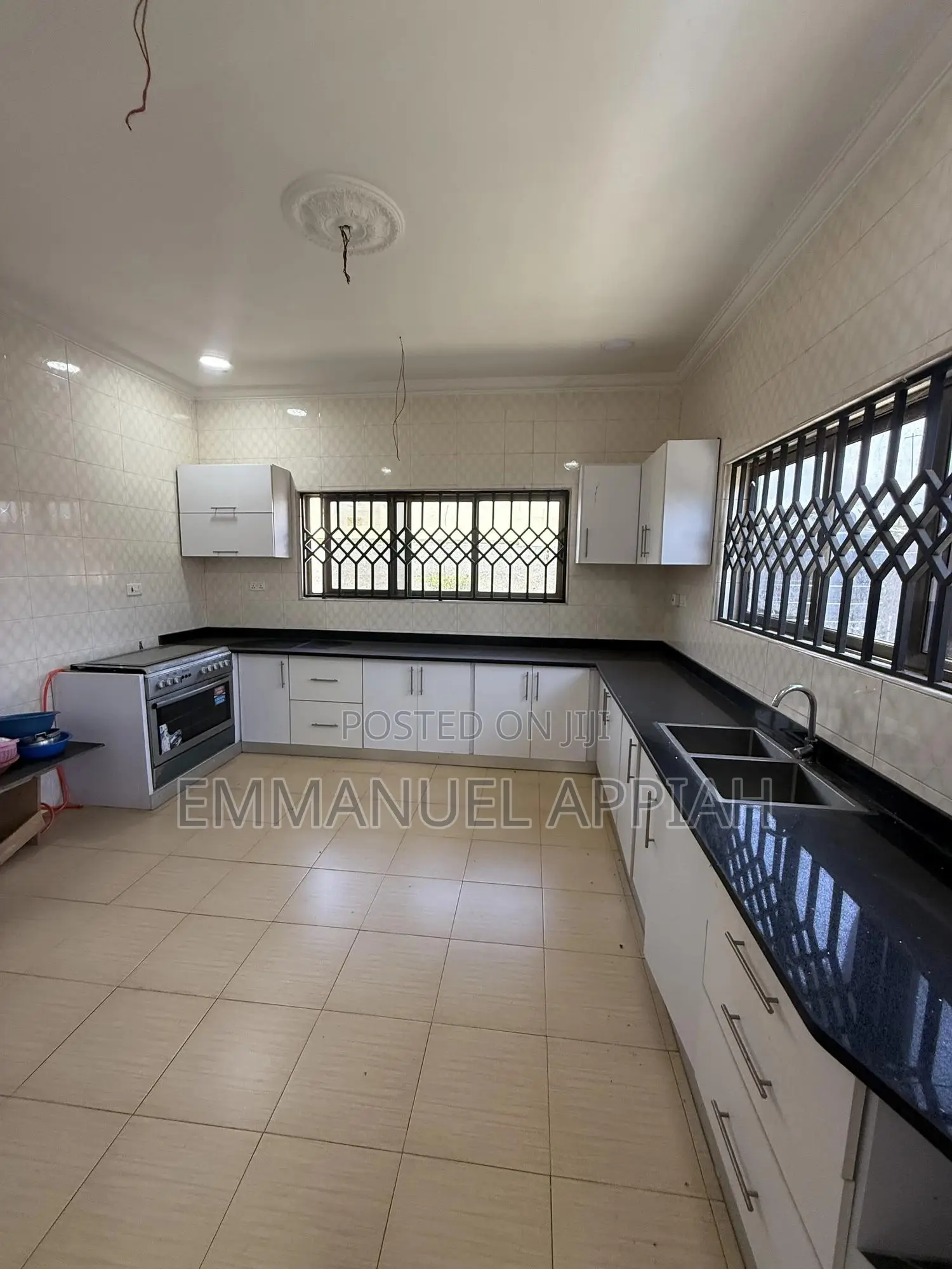 5bdrm House in Old Barrier Scc, Accra Metropolitan for sale