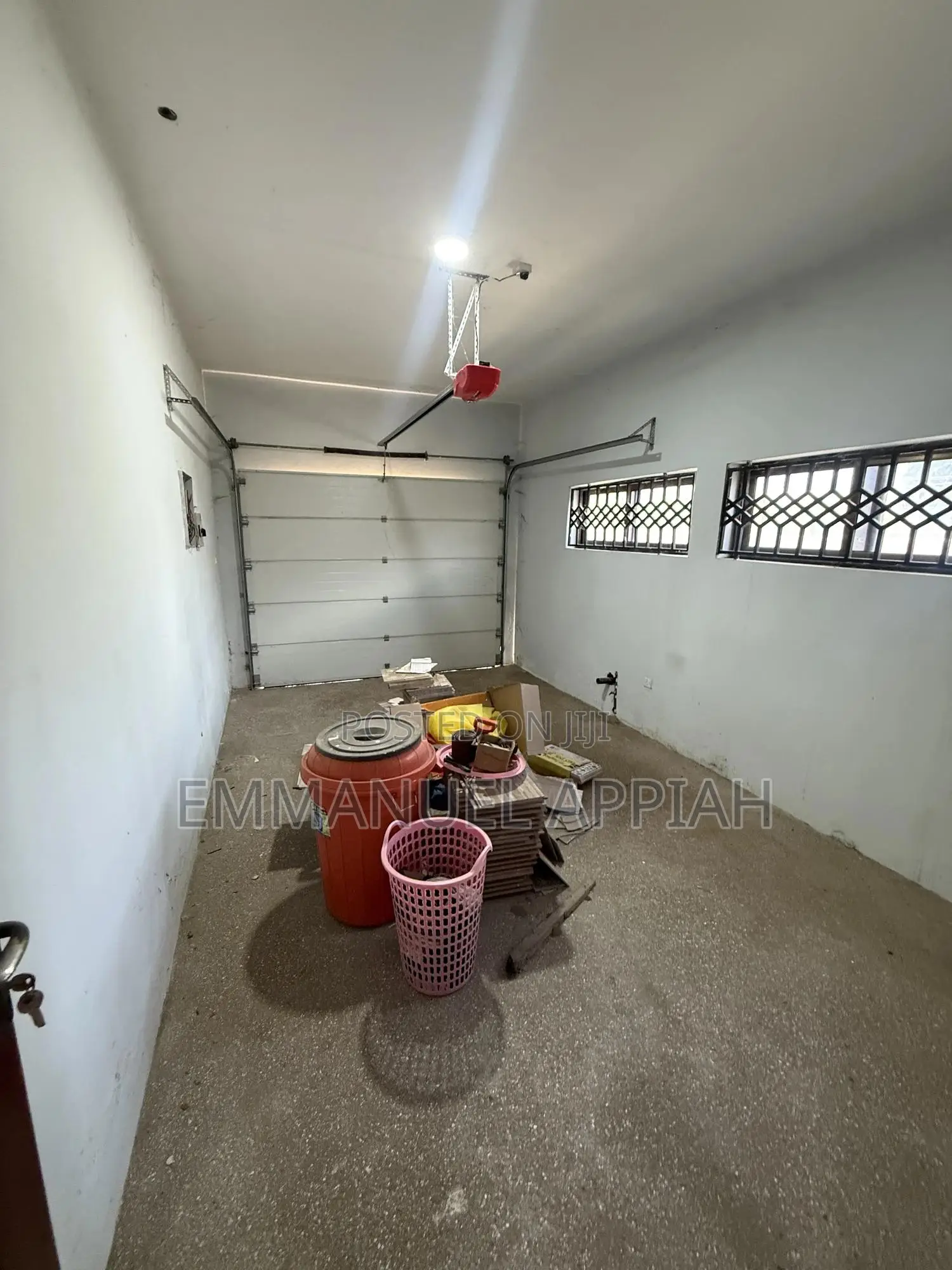 5bdrm House in Old Barrier Scc, Accra Metropolitan for sale