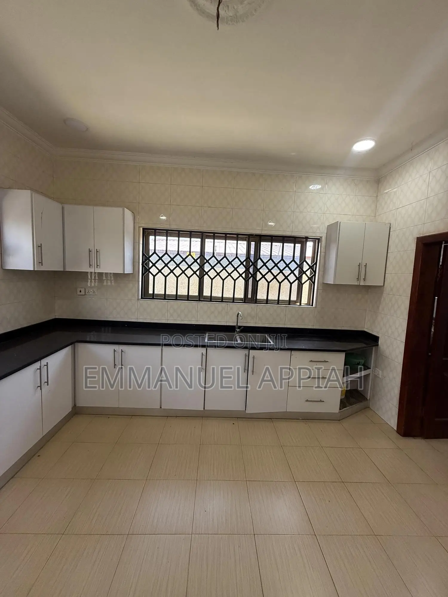 5bdrm House in Old Barrier Scc, Accra Metropolitan for sale