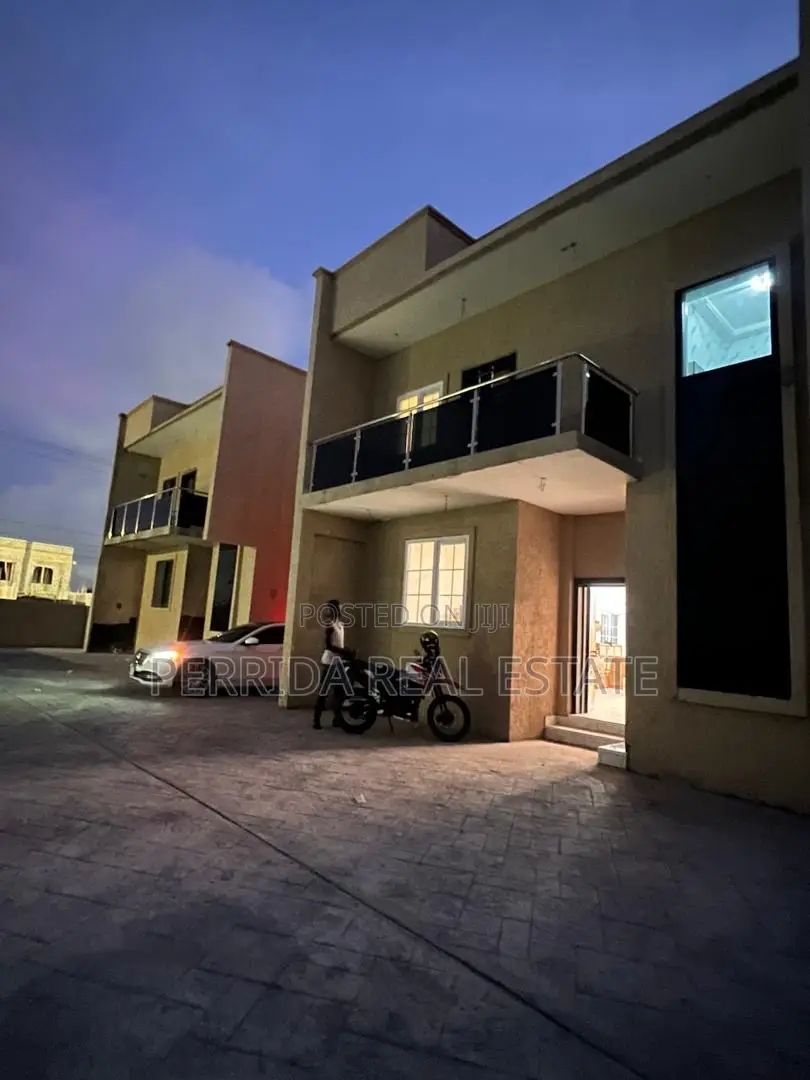 4bdrm Mansion in Accra Metropolitan for sale