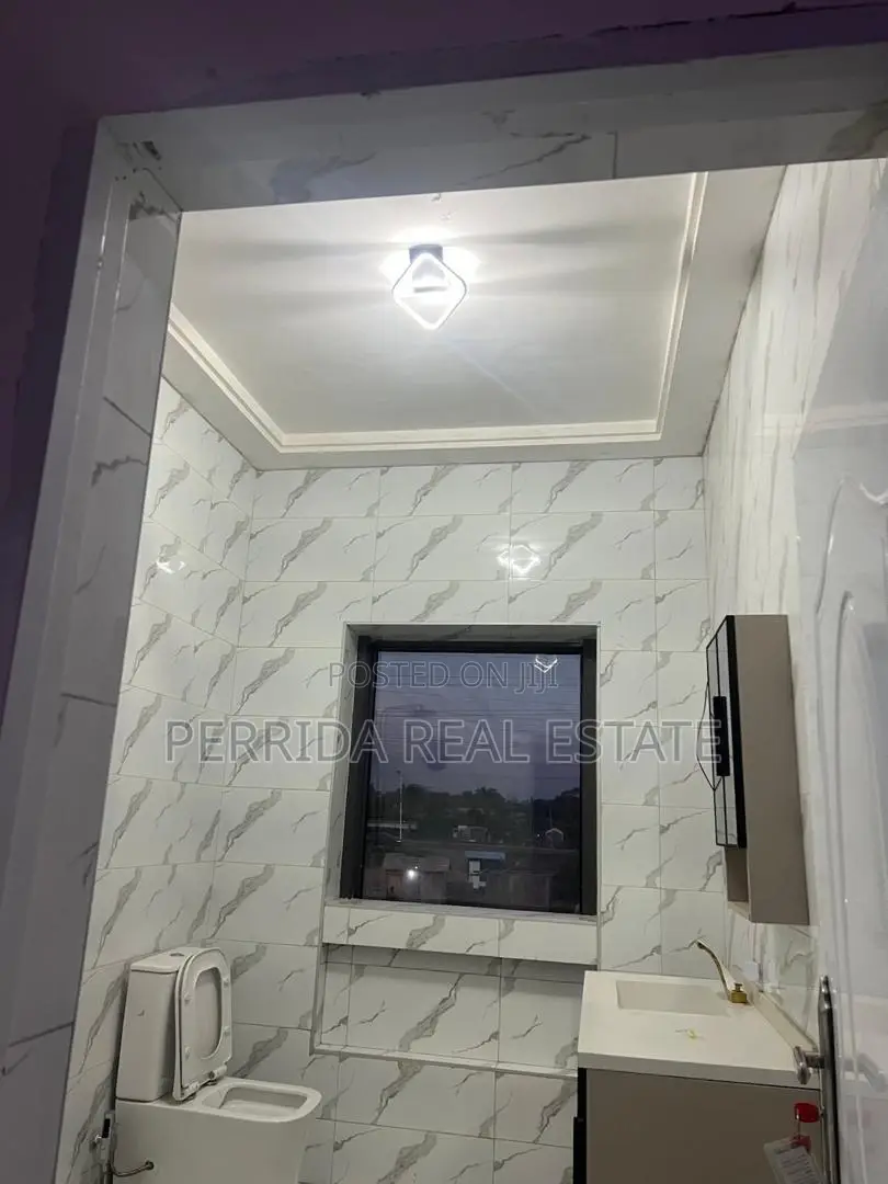 4bdrm Mansion in Accra Metropolitan for sale