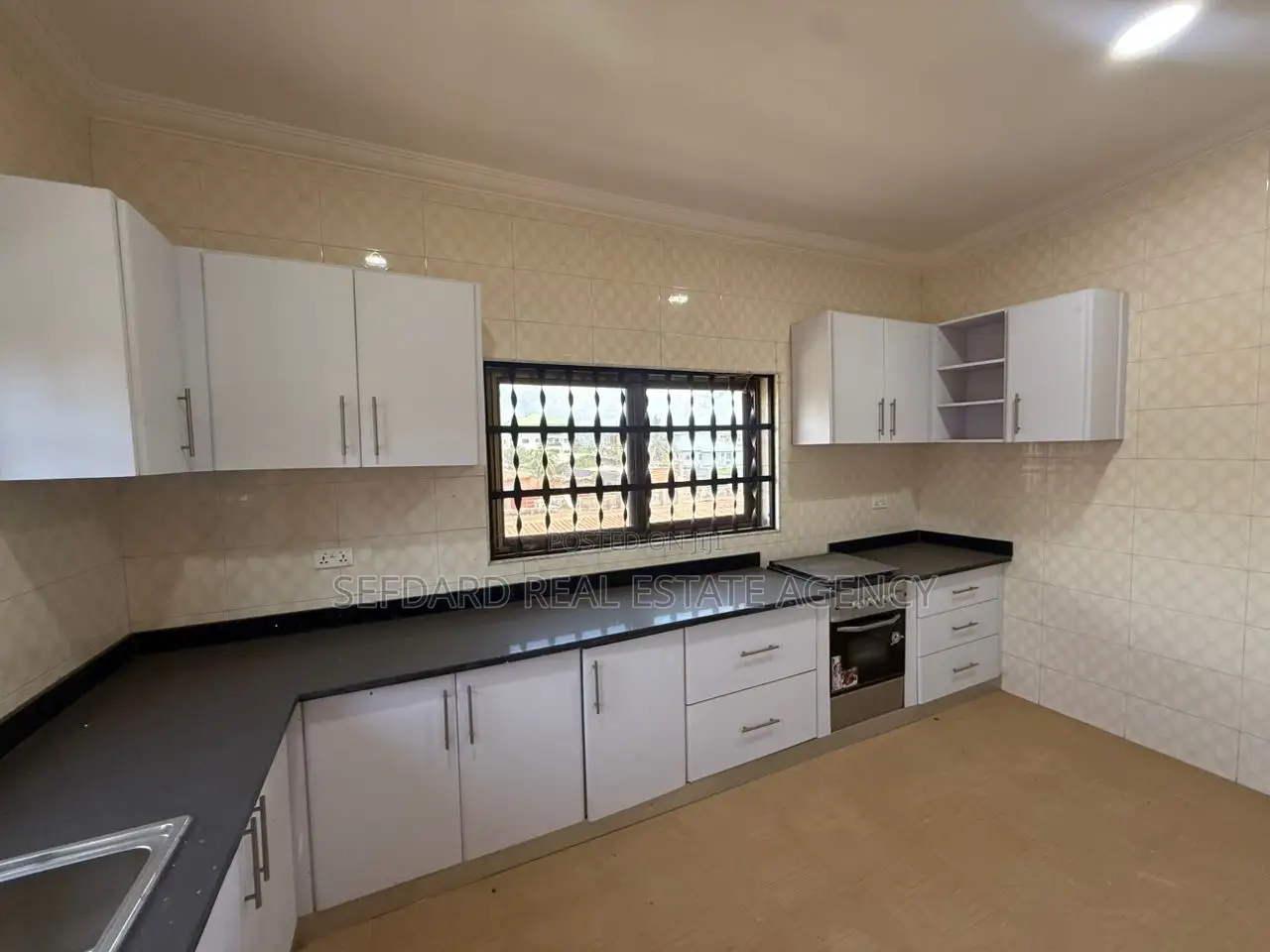 5bdrm House in Kasoa for sale