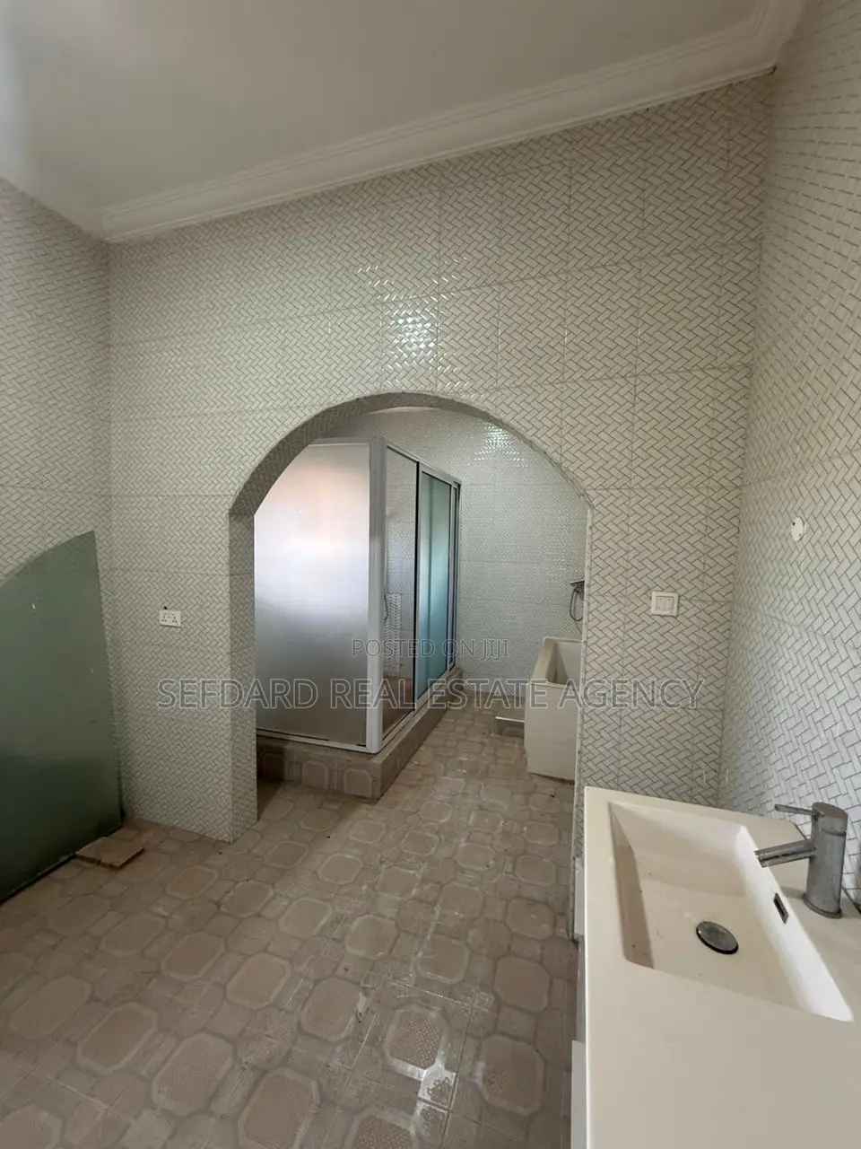 5bdrm House in Kasoa for sale