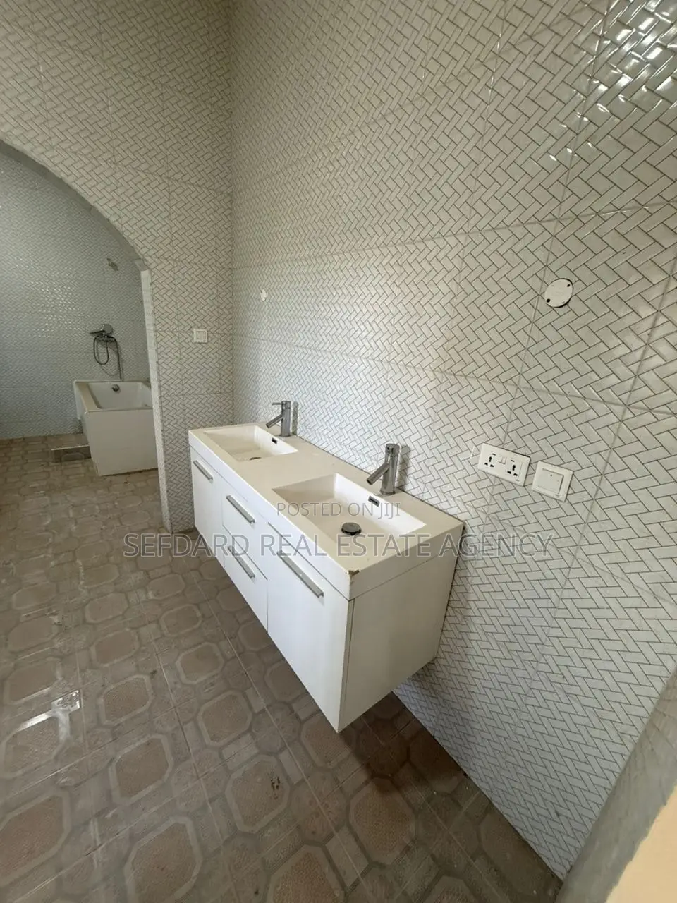 5bdrm House in Kasoa for sale