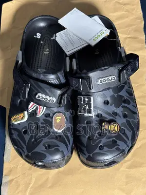 Durable Pattern Crocs Clogs Comfortable Fit Size 40-45 Black Color