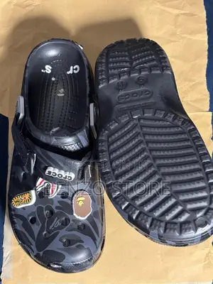 Fashion Pattern Crocs Clogs Lightweight Unisex Size 40-45 Black Color