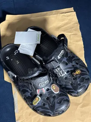 Trendy Pattern Crocs Clogs Unisex Footwear Size 40-45 Black Color