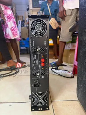 Peavey Cs 3000 Power Amplifier.