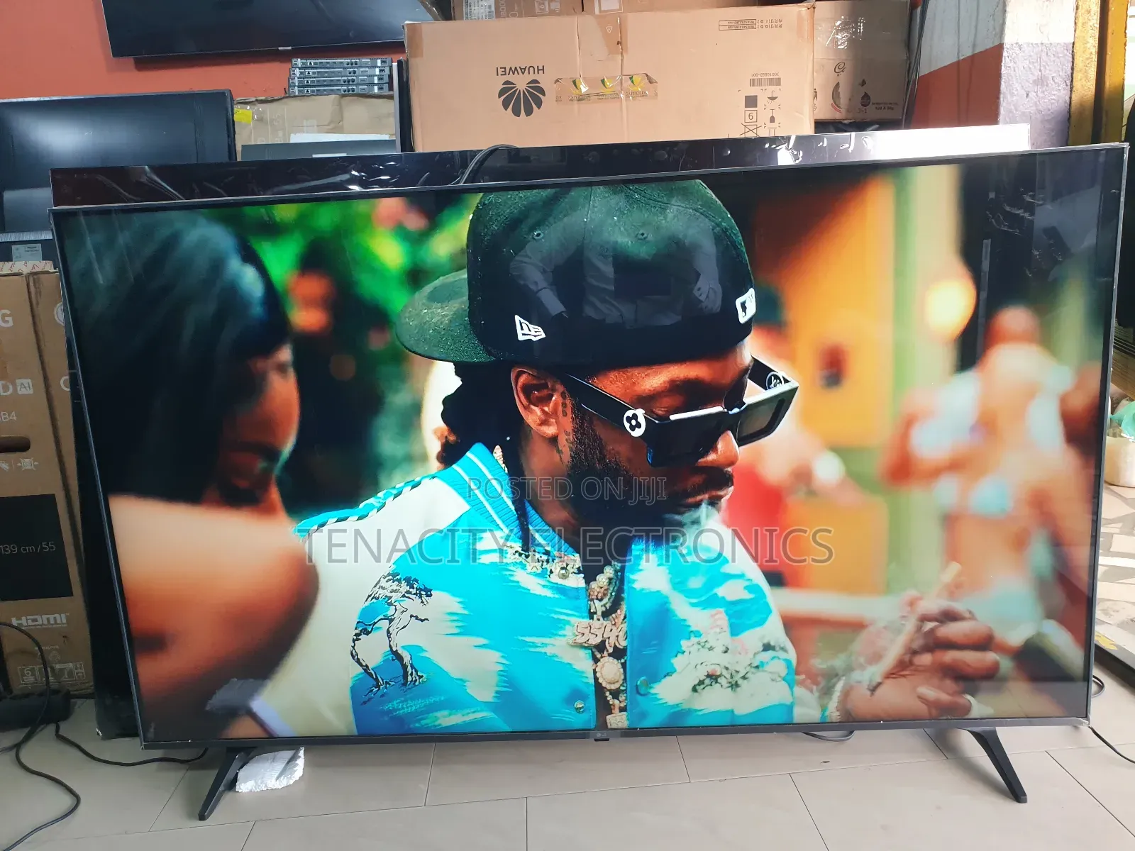 65"Lg Uhd HDR Edgeless Smart Satellite Tv