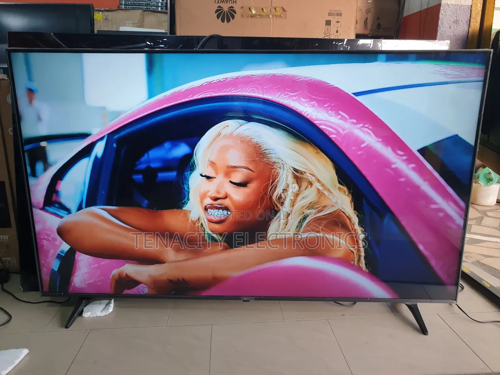 65"Lg Uhd HDR Edgeless Smart Satellite Tv