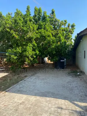 4bdrm House in 4 Bedroom House, Mile 7 for sale
