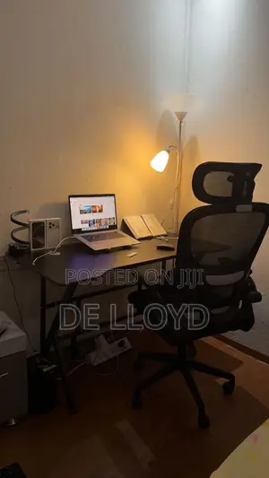 120 Cmtable and Office Chair