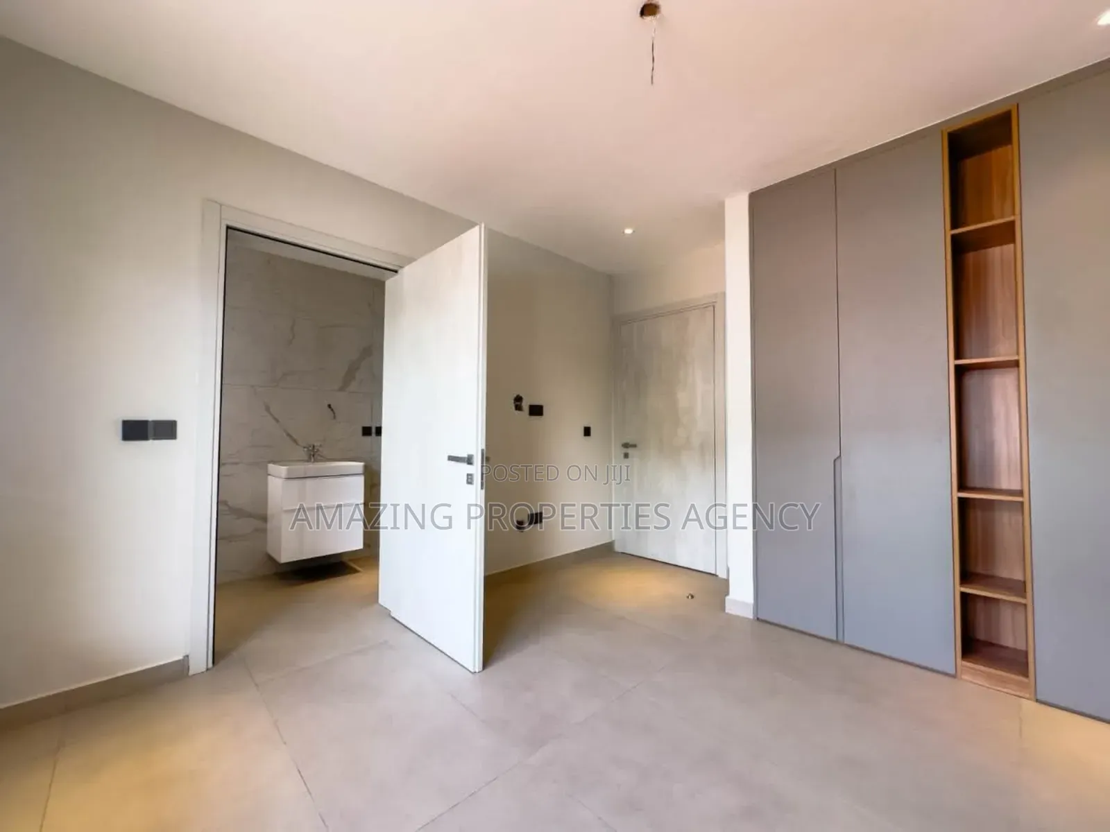 5bdrm House in East Legon, American House for sale