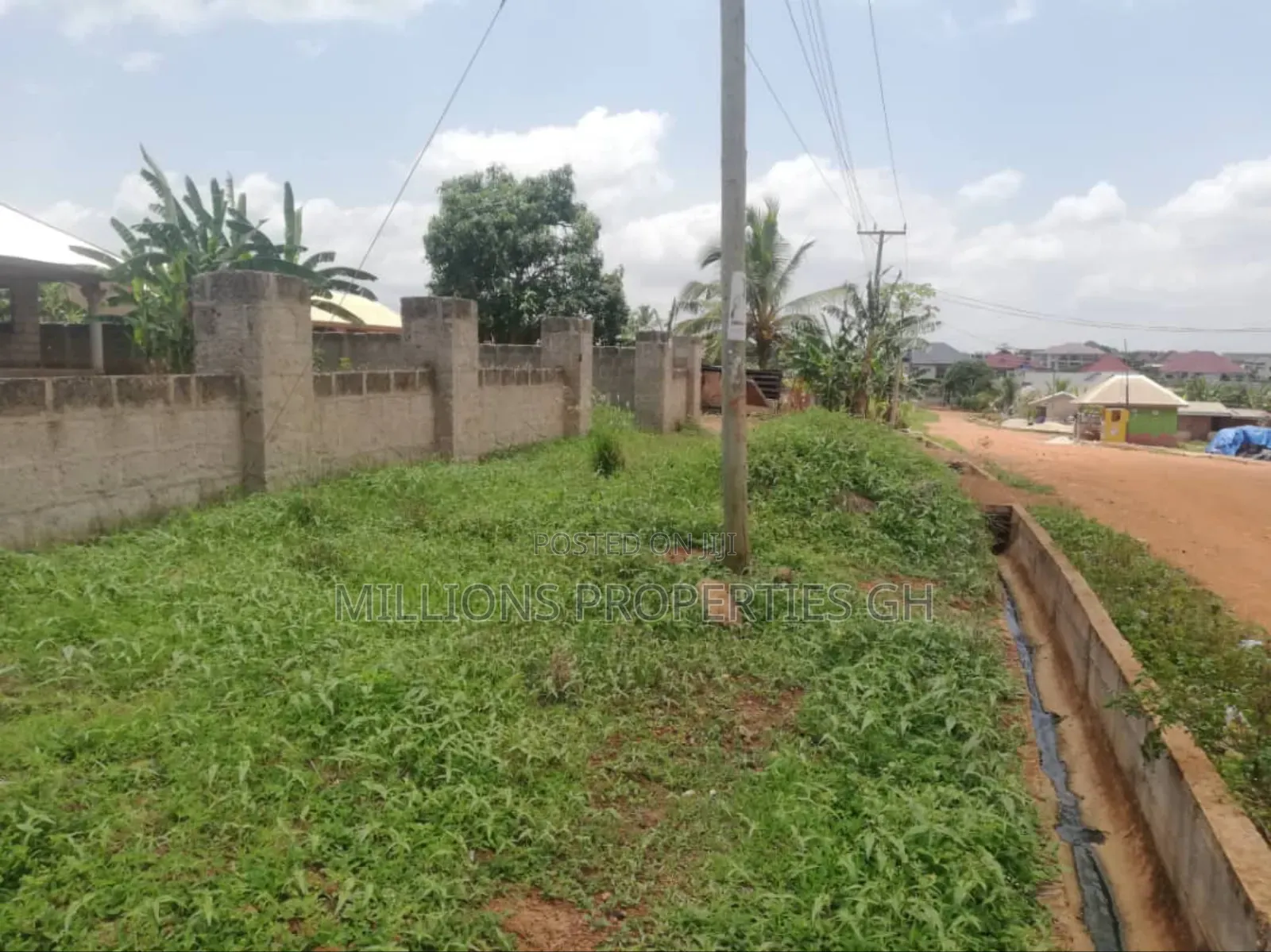 Double Land+Building Donyina Roadside