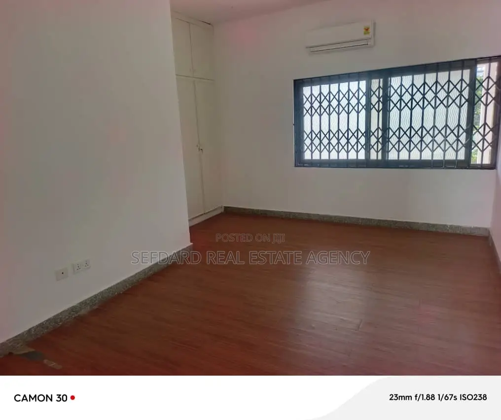 8bdrm House in Cantonments for rent