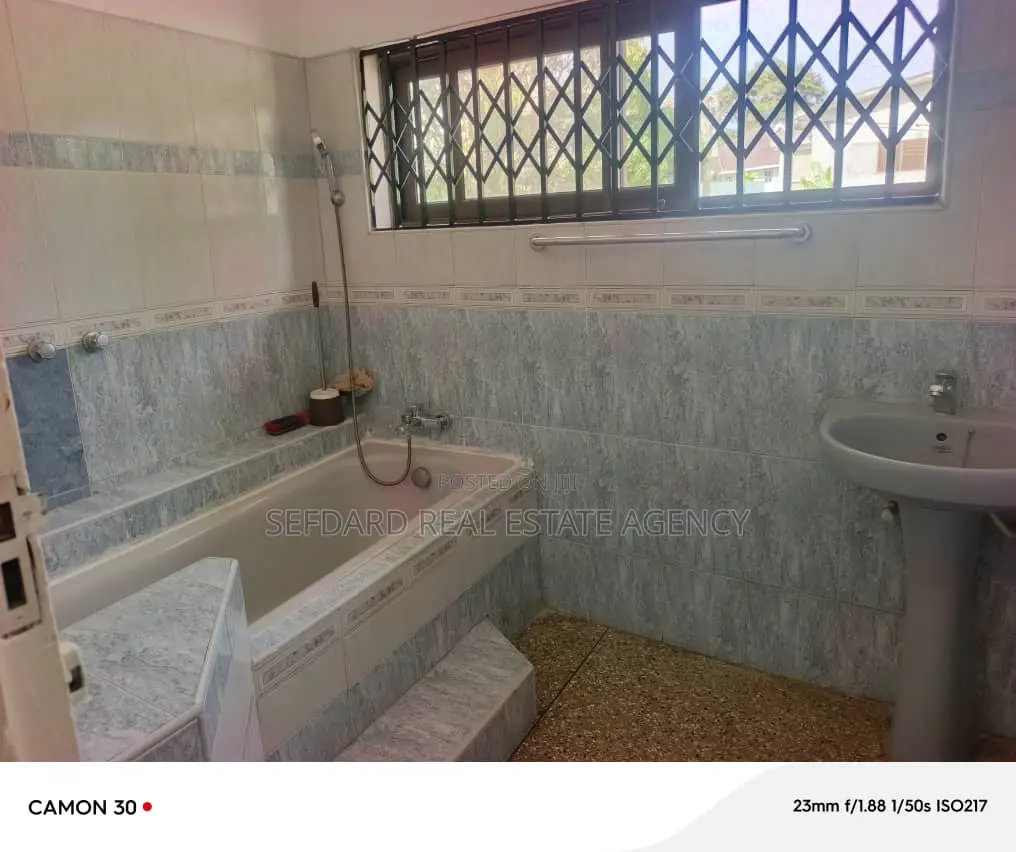 8bdrm House in Cantonments for rent