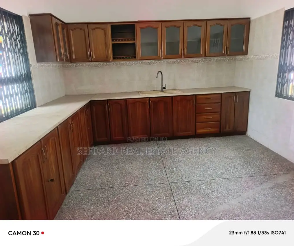 8bdrm House in Cantonments for rent