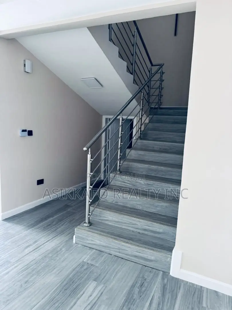 3bdrm Duplex in East Airport, Tseaddo for rent