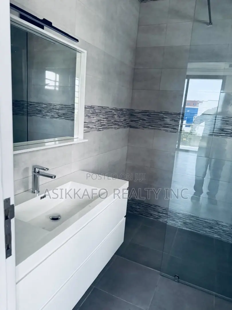 3bdrm Duplex in East Airport, Tseaddo for rent