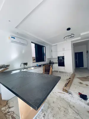 4bdrm Penthouse in East Airport, Tseaddo for rent