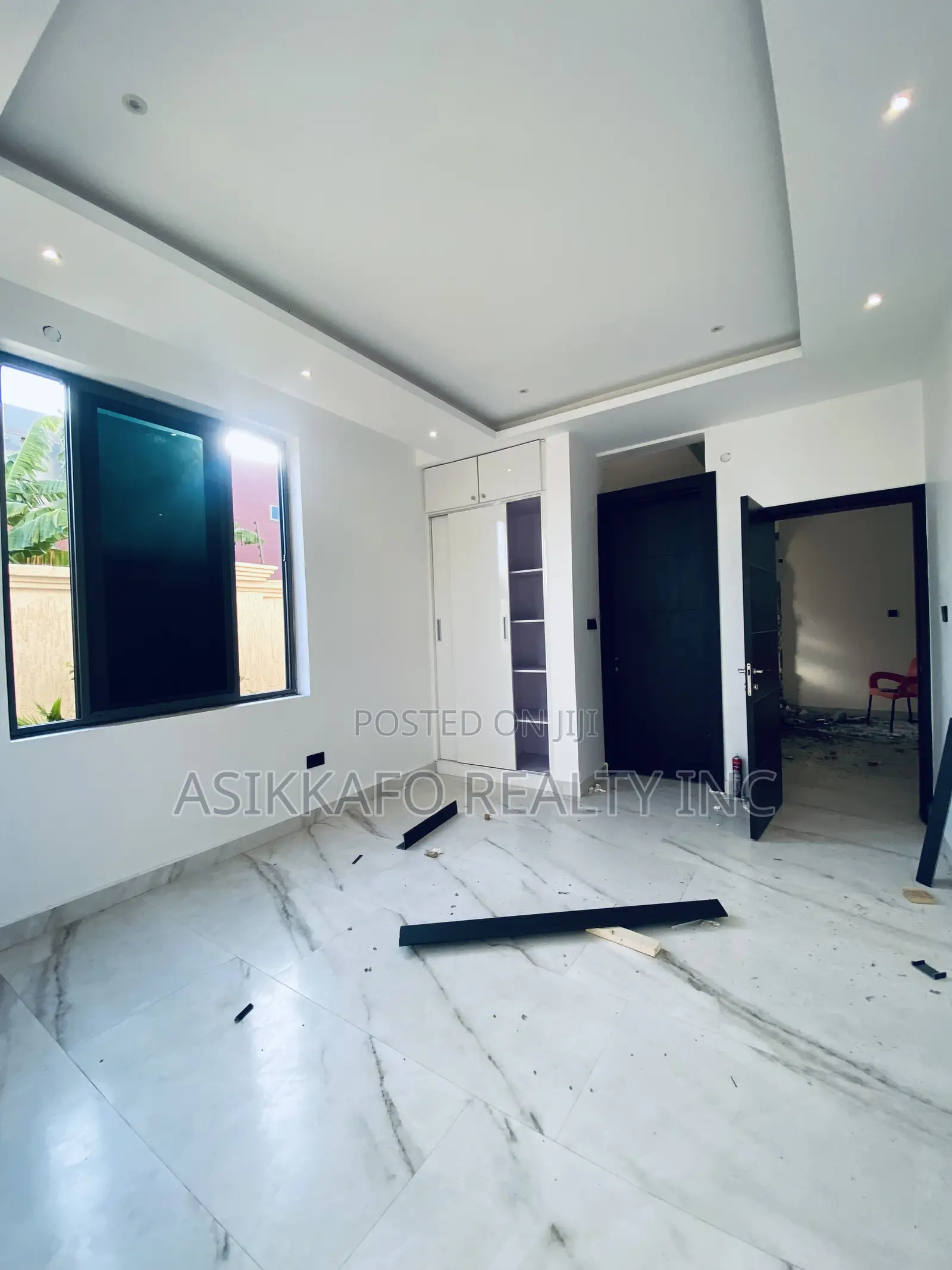4bdrm Penthouse in East Airport, Tseaddo for rent