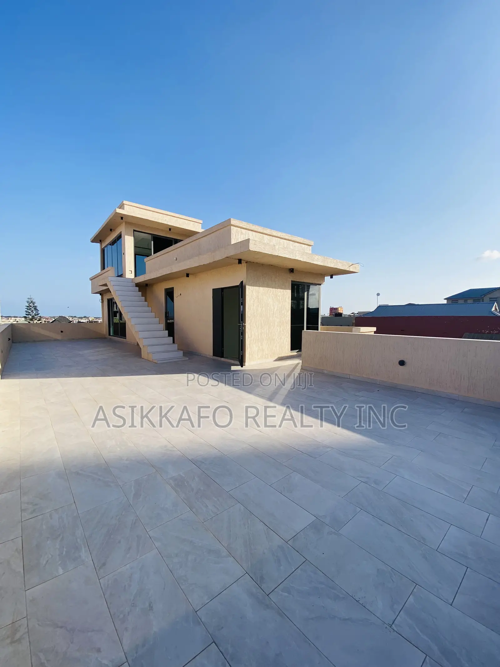 4bdrm Penthouse in East Airport, Tseaddo for rent