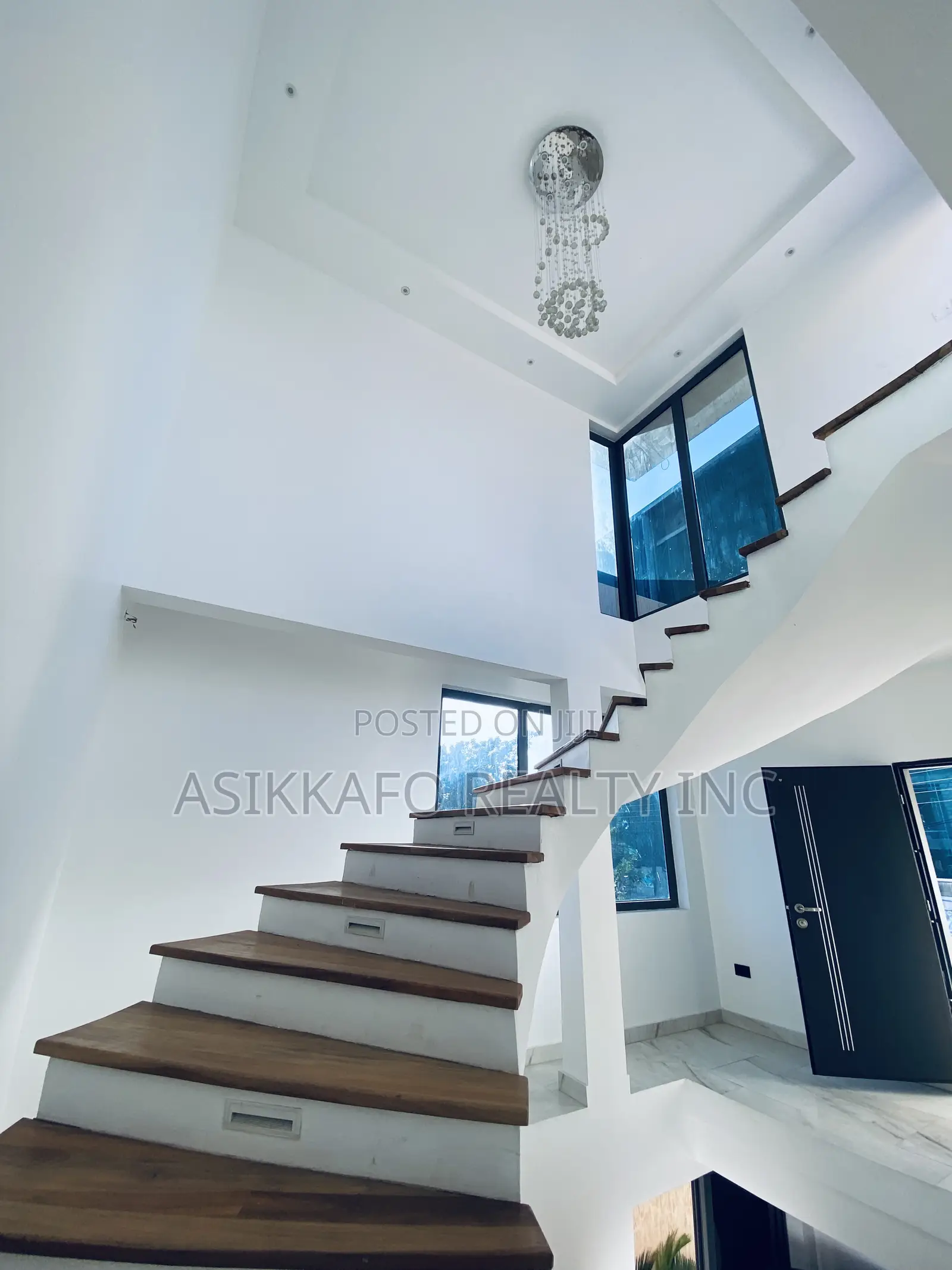 4bdrm Penthouse in East Airport, Tseaddo for rent