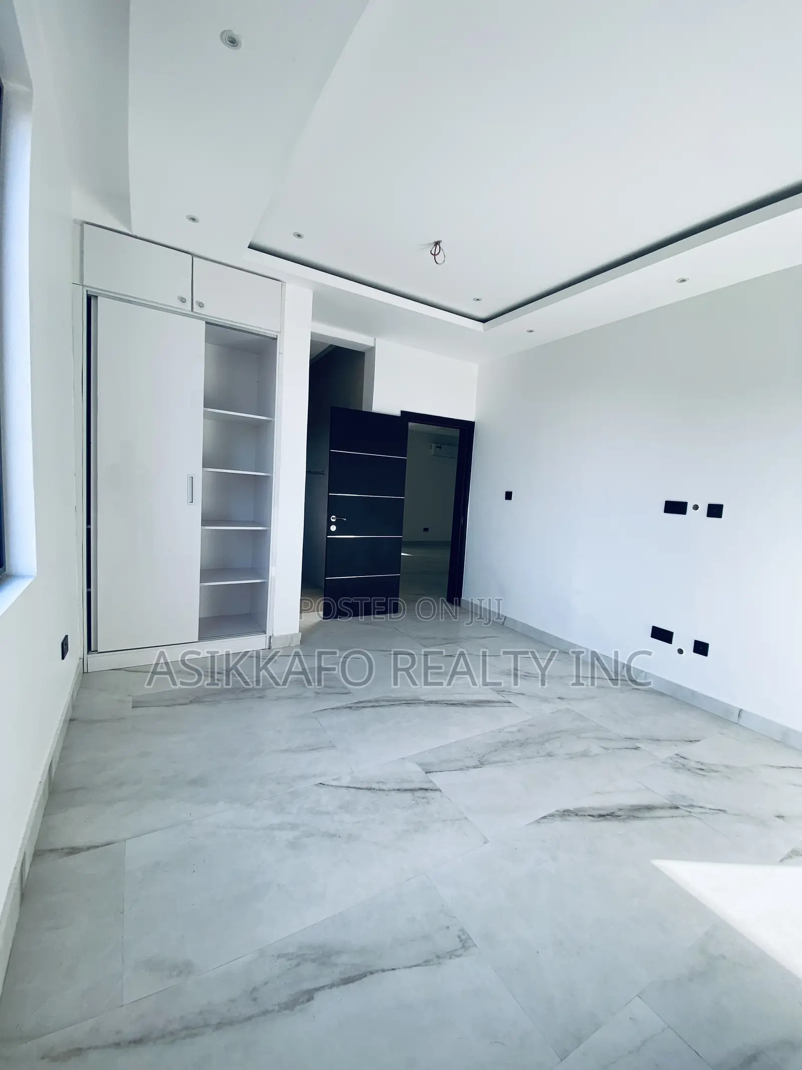 4bdrm Penthouse in East Airport, Tseaddo for rent