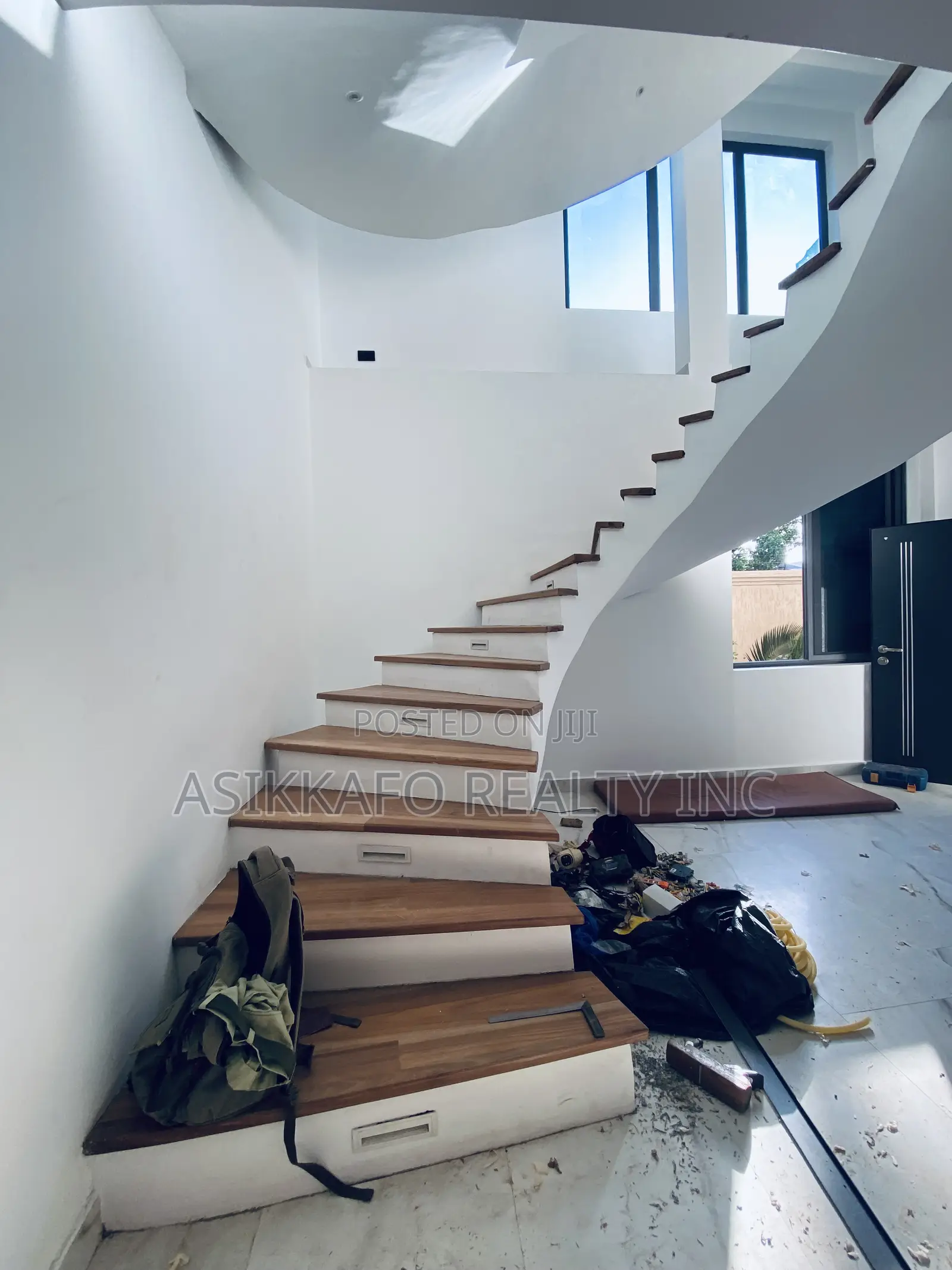 4bdrm Penthouse in East Airport, Tseaddo for rent