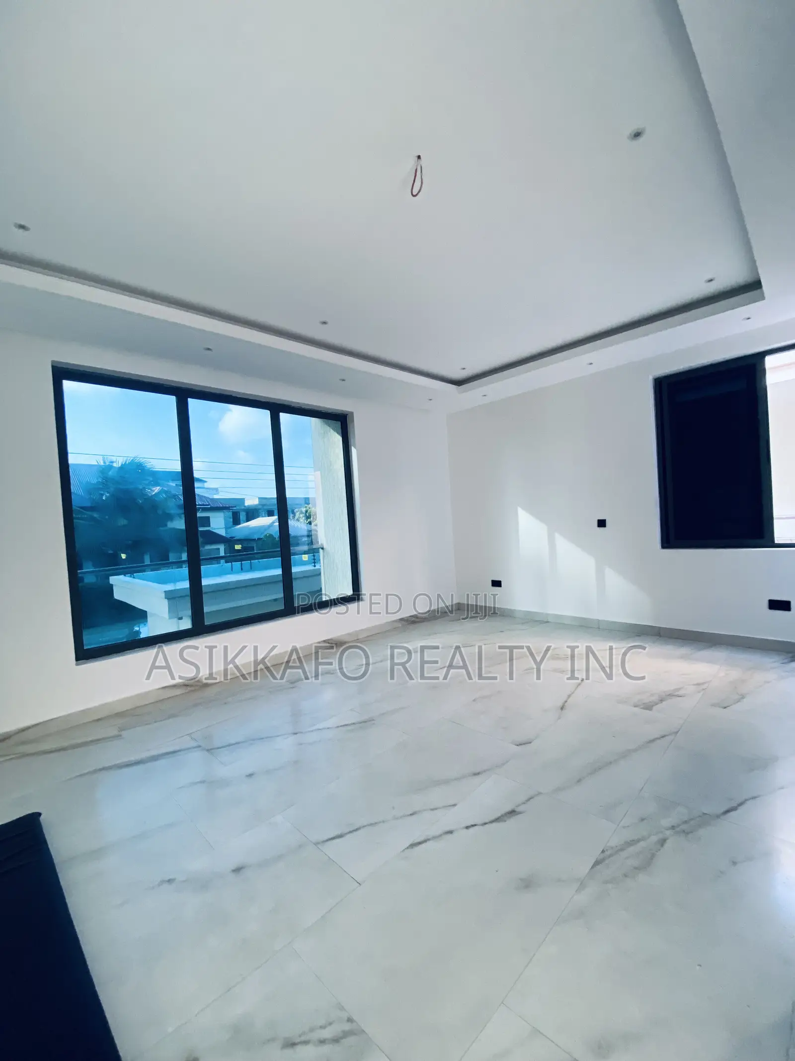 4bdrm Penthouse in East Airport, Tseaddo for rent