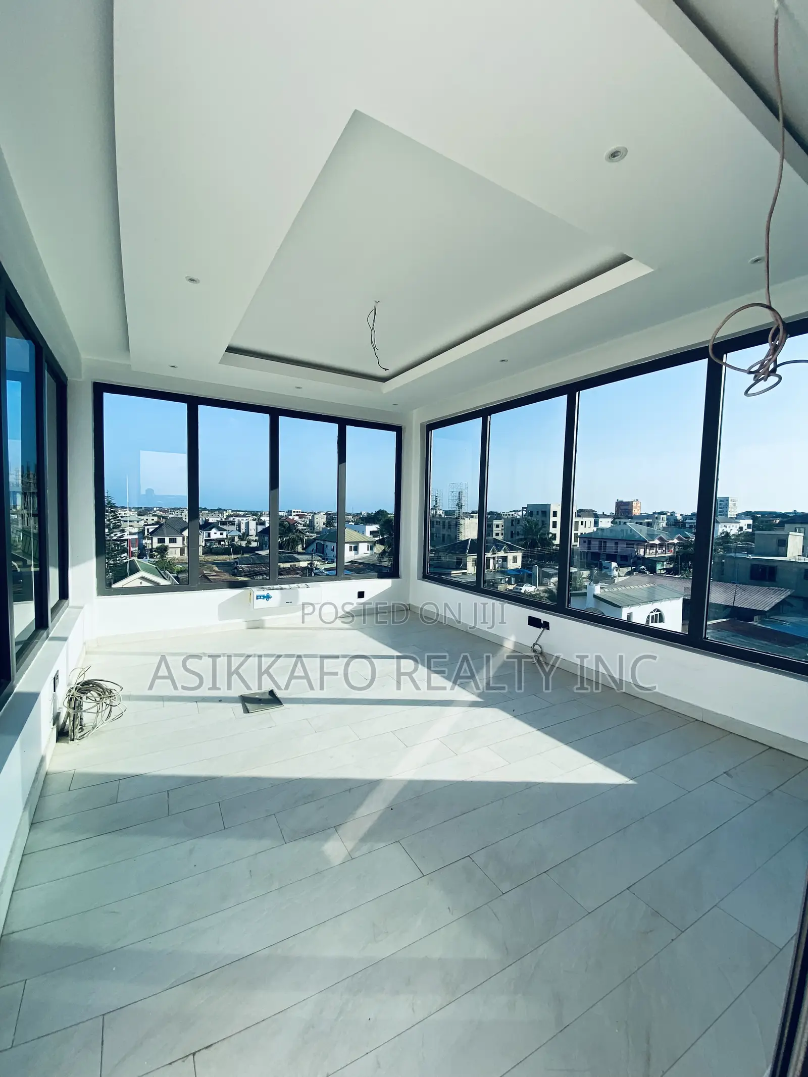 4bdrm Penthouse in East Airport, Tseaddo for rent