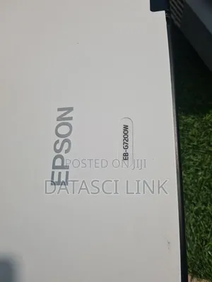 Epson Eb-G7200 Projector 7500lumens