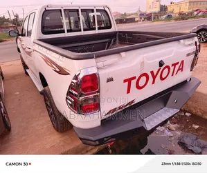 Toyota Hilux 2019 White