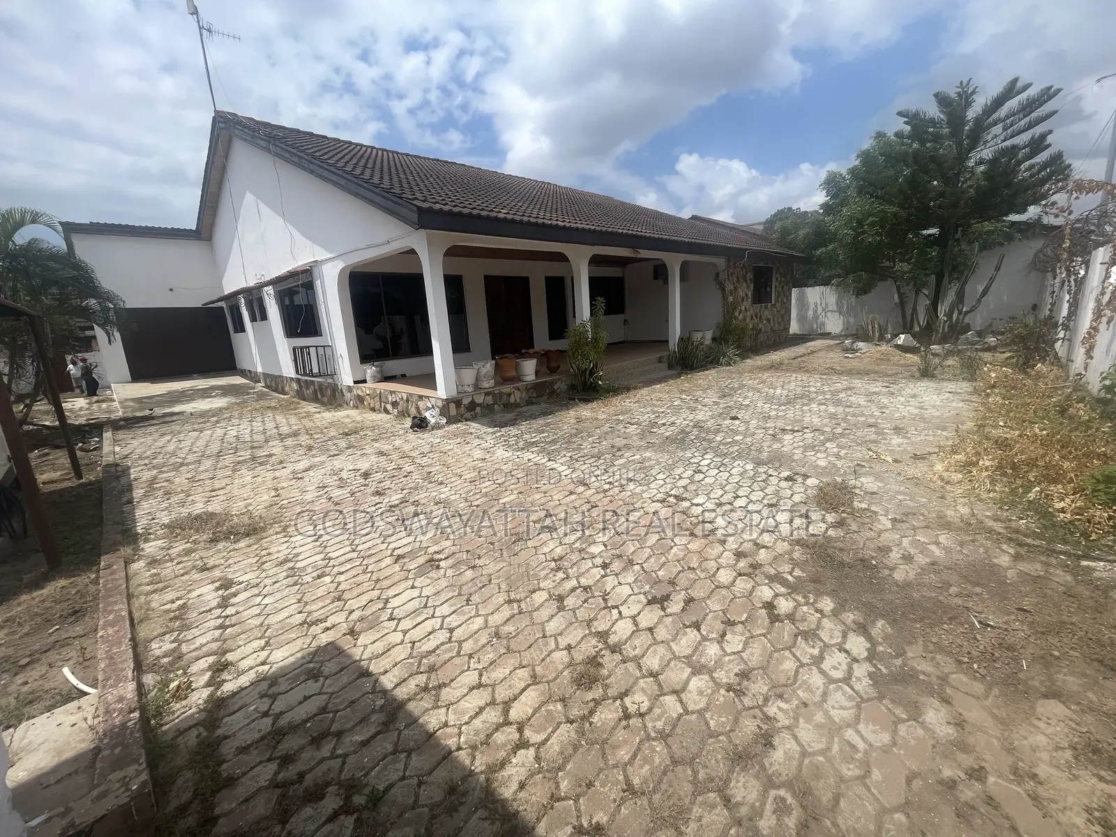 3bdrm House in East Legon, Adjiriganor for rent