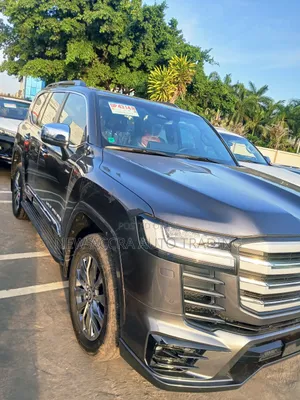 New Toyota Land Cruiser LC300 2025 Gray