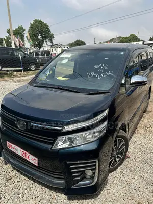 Toyota Voxy 2015 Gray