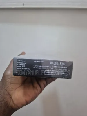 New Samsung Galaxy Z Flip6 256 GB