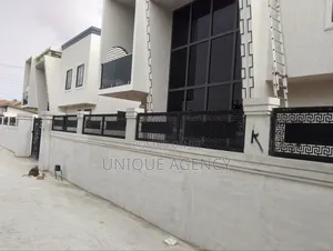 4bdrm Duplex in Manet Court for sale